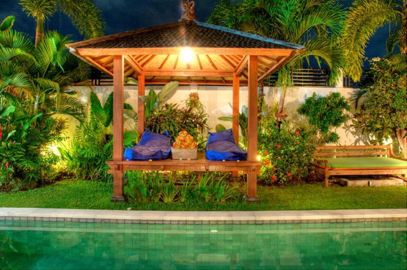 Coco Poco Villa Seminyak Værelse billede
