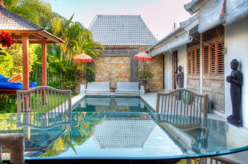 Coco Poco Villa Seminyak Værelse billede